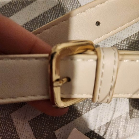 Fluffy Pouch - Picture 2 of 4